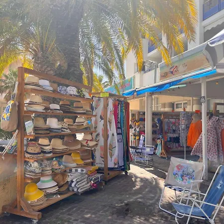 2p, 4 Couchages, Terrasse Et Salon De Jardin à 200m De La Plage, - Fr-1-226a-22 * Fréjus