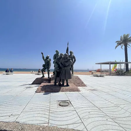 2p, 4 Couchages, Terrasse Et Salon De Jardin à 200m De La Plage, - Fr-1-226a-22 * Fréjus