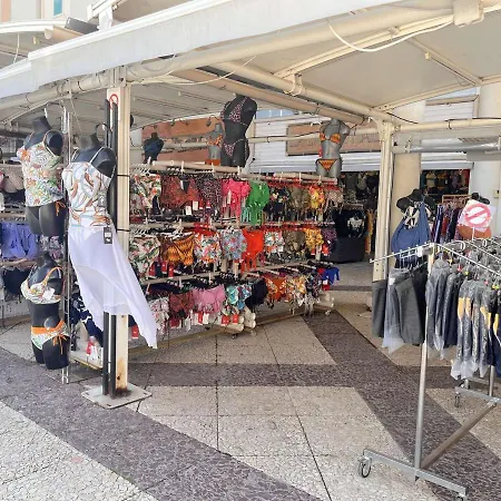 2p, 4 Couchages, Terrasse Et Salon De Jardin à 200m De La Plage, - Fr-1-226a-22 * Fréjus