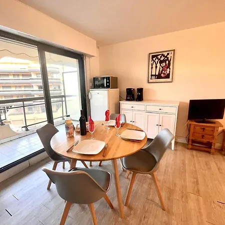 2p, 4 Couchages, Terrasse Et Salon De Jardin à 200m De La Plage, - Fr-1-226a-22 Fréjus